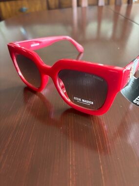 Steve Madden  100% UV protection,tortoise shell frame,Goldtone rhinestone  logo